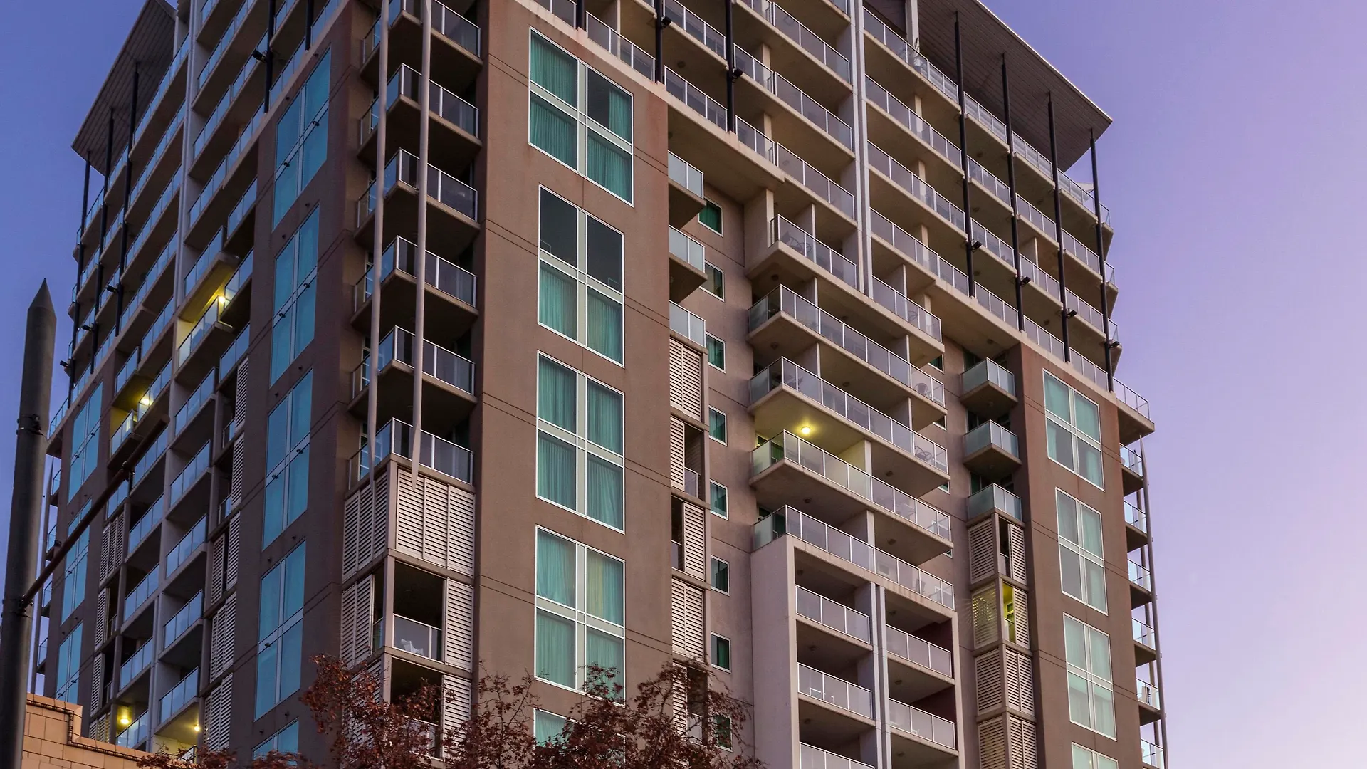 Oaks Adelaide Embassy Suites 4*,